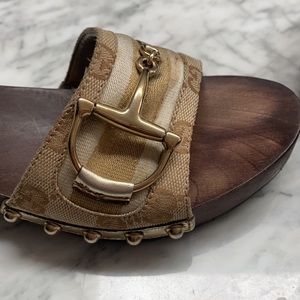 Gucci logo mules - gold horsebit